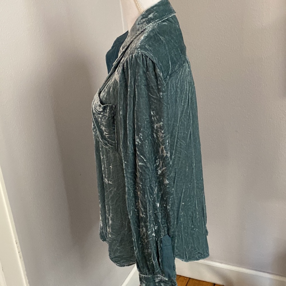 Beautiful crushed velvet blue top - Picture 5 of 6